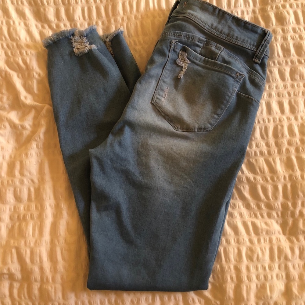 Women’s Distressed Ripped Jeans